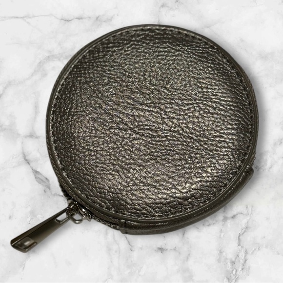 Free 💟Mia & Luca Metallic Coin Purse - Picture 3 of 12